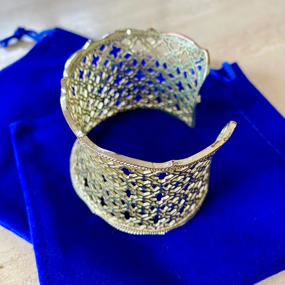 KENDRA SCOTT Candice Statement Cuff Bracelet in Gold - Picture 5 of 5